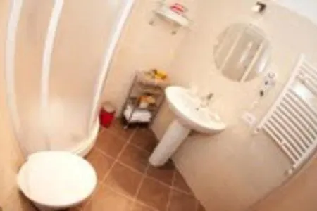 4 H B&B فندق مبيت وإفطار *