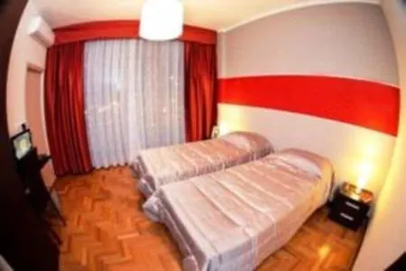 فندق مبيت وإفطار 4 H B&B