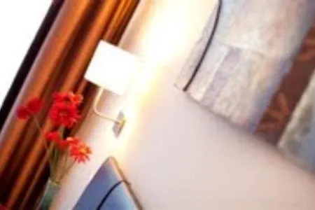فندق مبيت وإفطار 4 H B&B